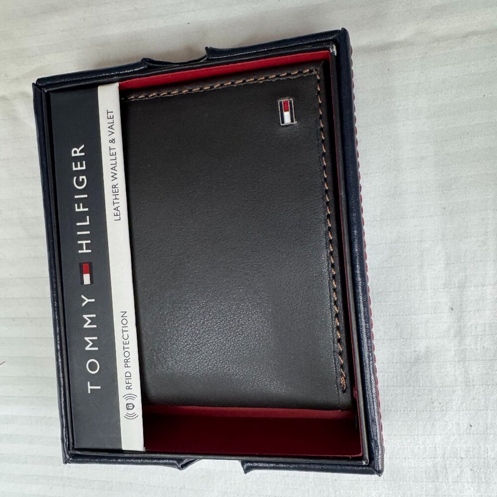 ⭐️TOMMY HILFIGER 💯 MENS WALLET, BLACK